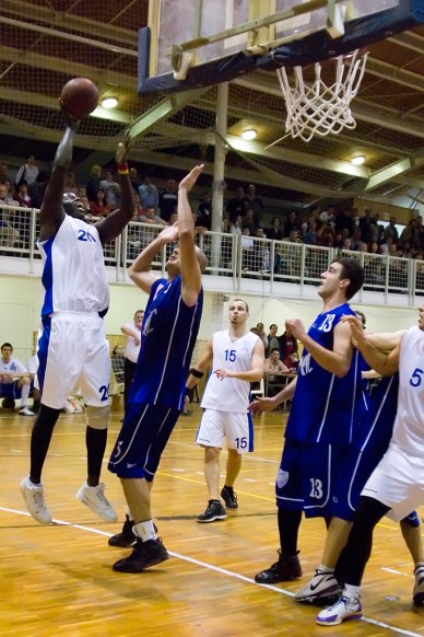 JKSE - SMAFC kosármeccs (09.04.03.) Fotó: Szalai György