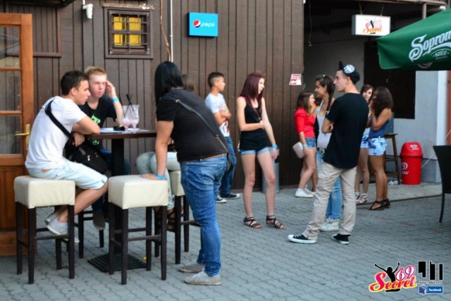 (Fotóink a bejáráson, illetve az első diákdiszkón készültek - utóbbiak képek a szórakozóhely közösségi oldalán találhatóak)